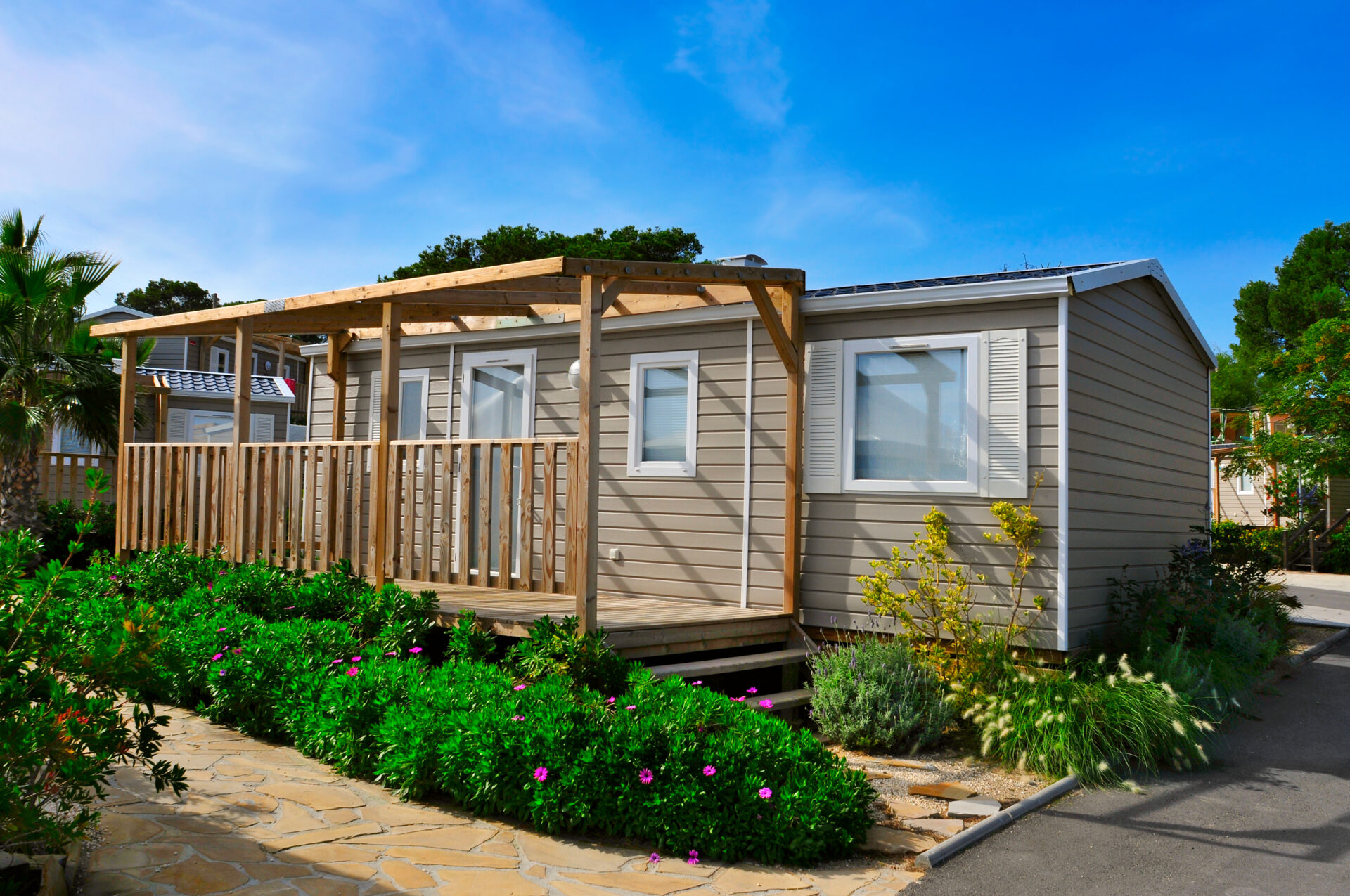 Pros and Cons of Mobile-Home Living: Is It Right for You?
