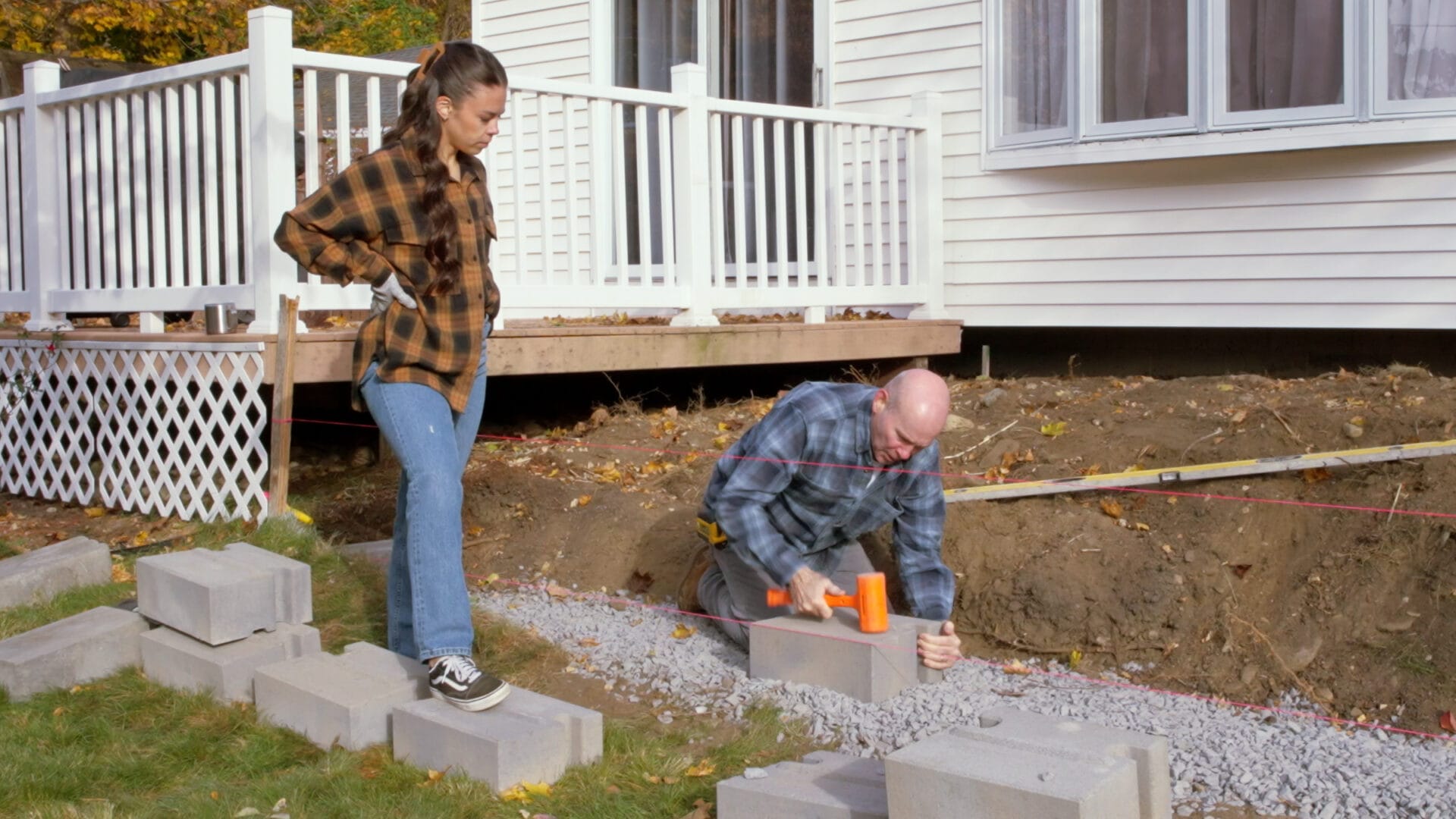 S23 E19: Mark McCullough builds a retaining wall