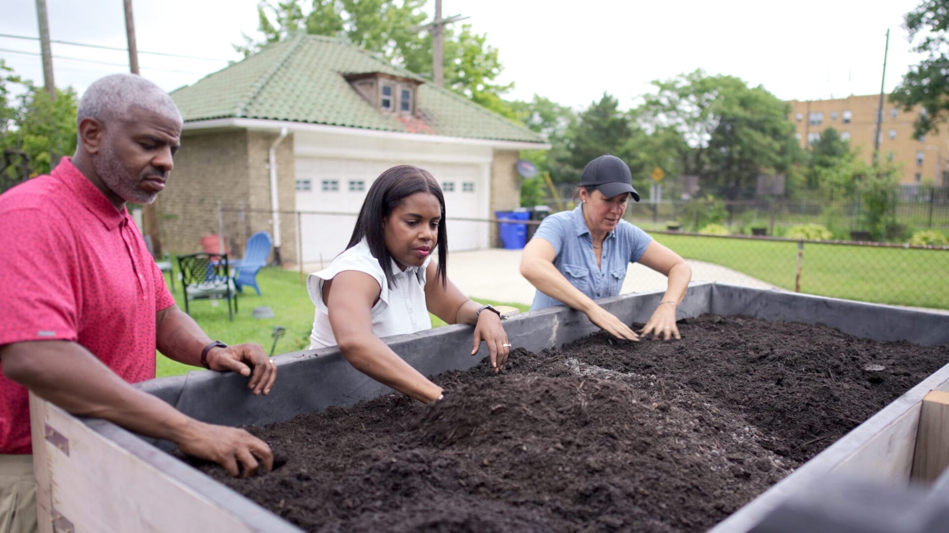 S23 E22: Jenn Nawada helps plant an elevated herb garden