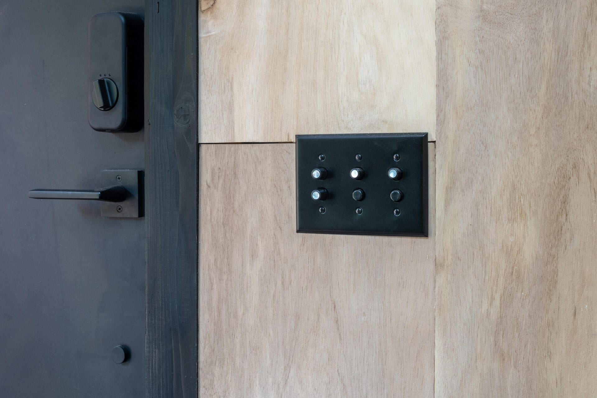 A push button light switch